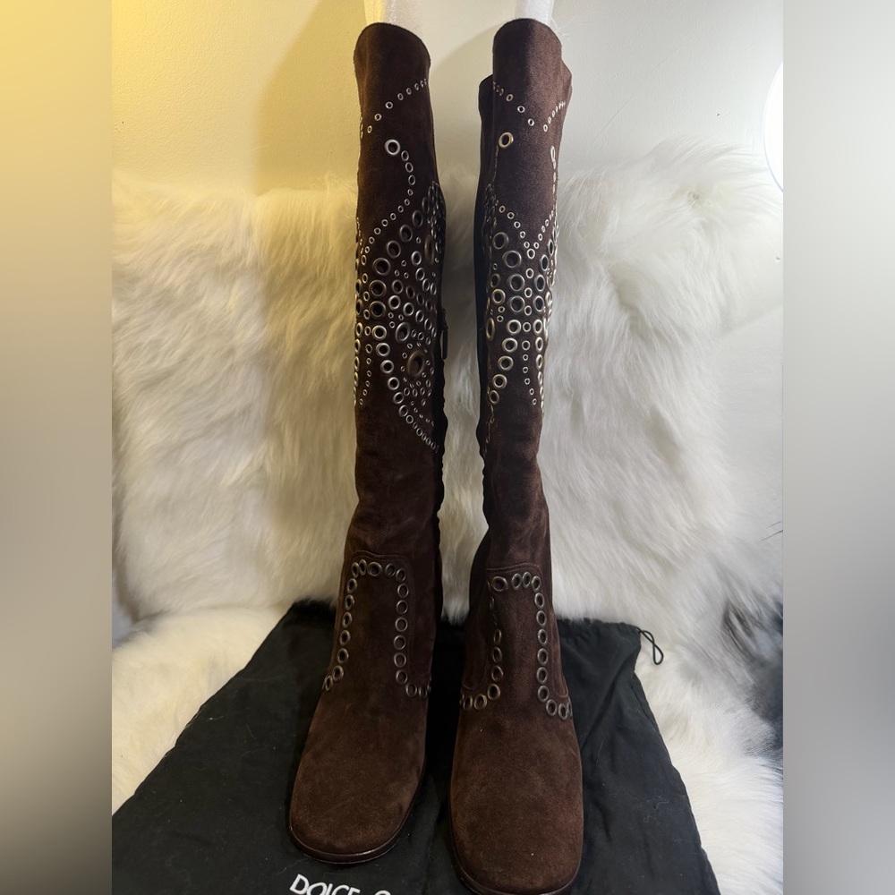 Vintages Dolce & Gabbana Brown Suede
Butterfly Rivet Heeled Boots 👢 🤎